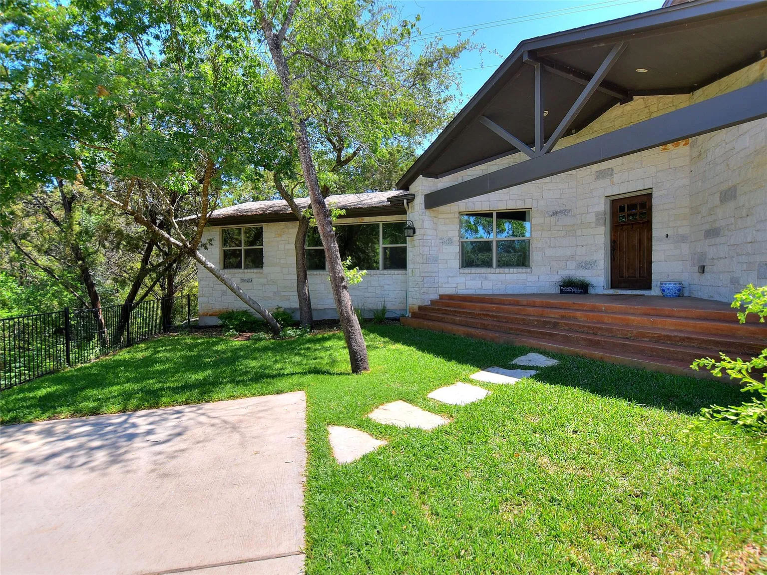 4 bed, 3.5 bath, 2687 sqft, $3,000 — Photo 2