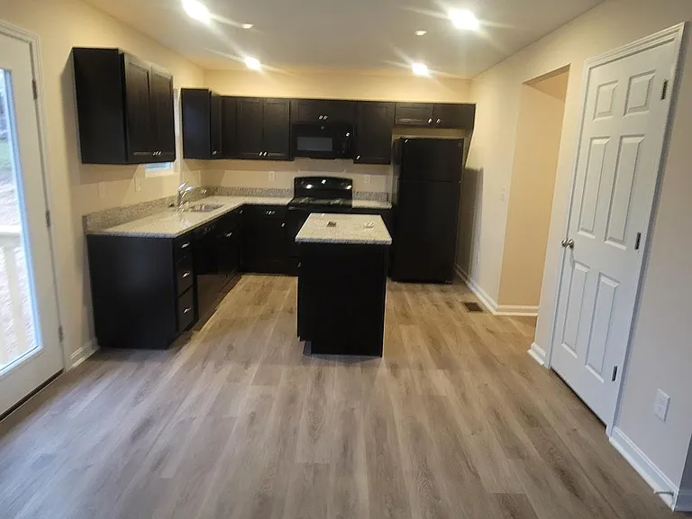 413 Locust St — Photo 4