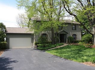 3915 Shenandoah Dr, Crystal Lake, IL 60012