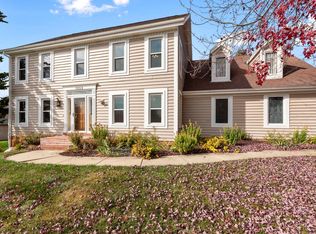 1055 Silver Mist Ct, Brookfield, WI 53005