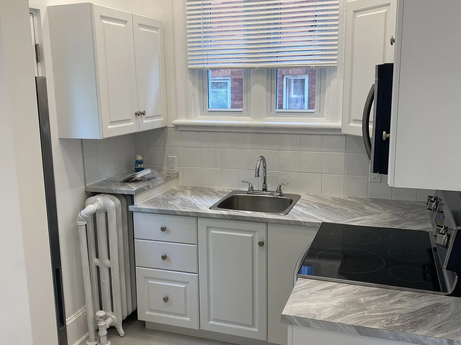 2 bed, 700 sqft, $1,895 — Photo 2
