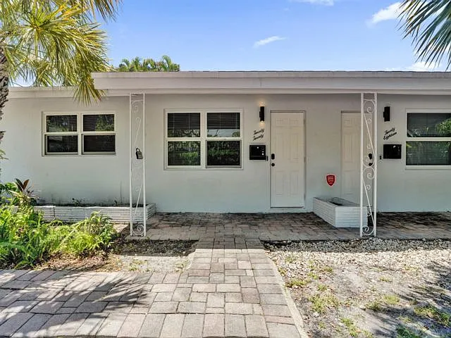3 bed, 2.0 bath, $3,500 — Photo 2