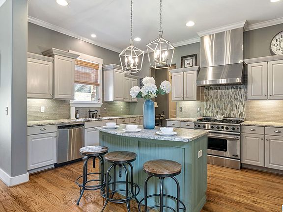 4th image of 110 Gleneagles Ln
