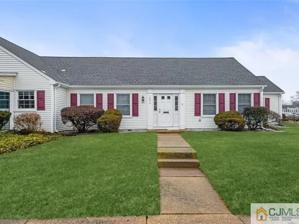 180 Prescott Ln, Monroe Township, NJ 08831
