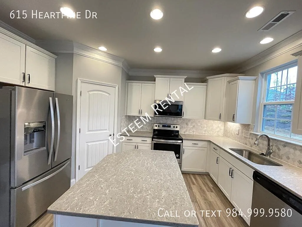 4 bed, 3.5 bath, 2916 sqft, $2,495 — Photo 4