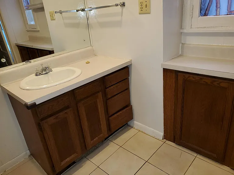 2411 Polk St NE #1 — Photo 11