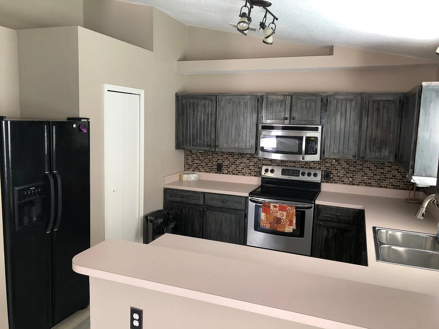 3 bed, 1200 sqft, $2,350 — Photo 4