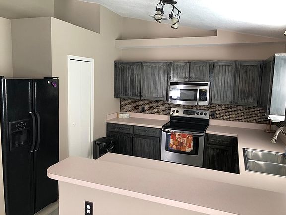 4th image of 1019 Whittier Cir