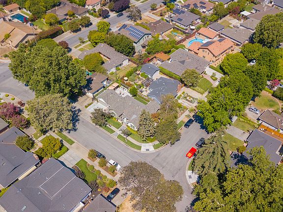 3rd image of 1285 Norval Way