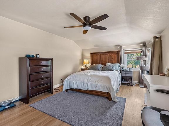 5th image of 1826 E Fernwood AVENUE