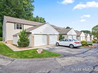 8521 Courtland Dr NE #5, Rockford, MI 49341