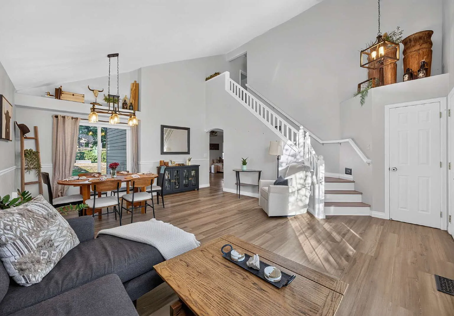 4 bed, 3.0 bath, 2593 sqft, $3,400 — Photo 4
