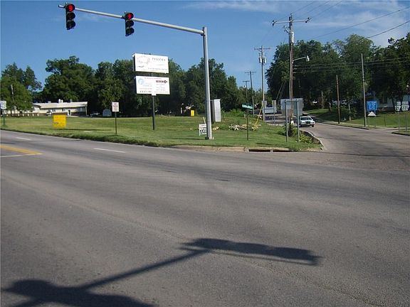 2nd image of 411 S Main St
