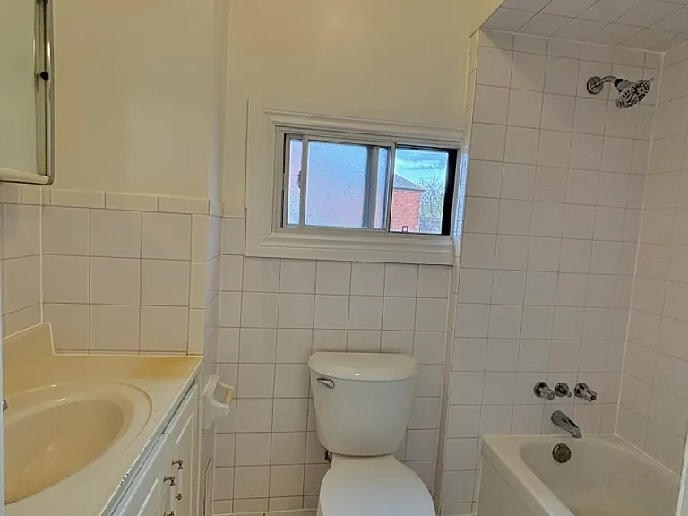 93 Barton St E #3 — Photo 11