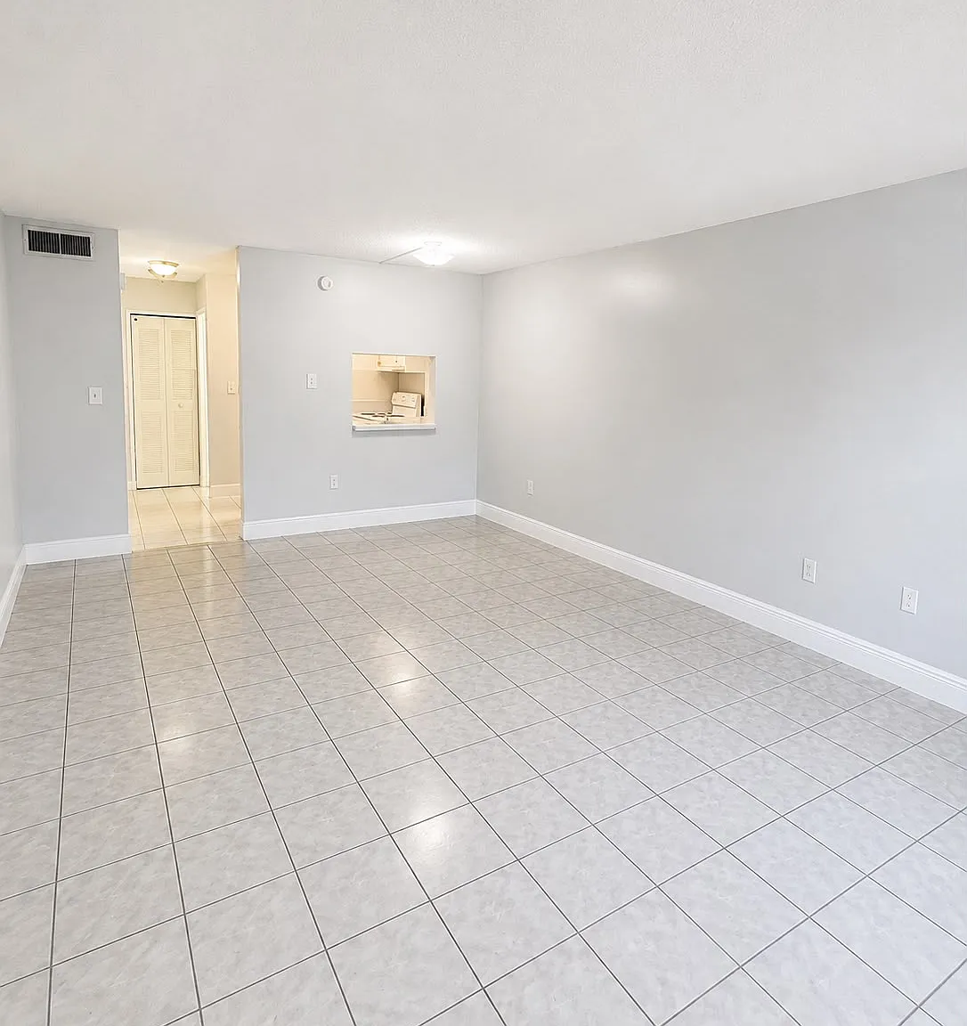 271 NW 177 ST #106 - 106 — Photo 4