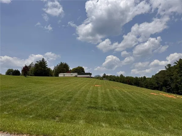 124 Great Pilot Ln, Pinnacle, NC 27043