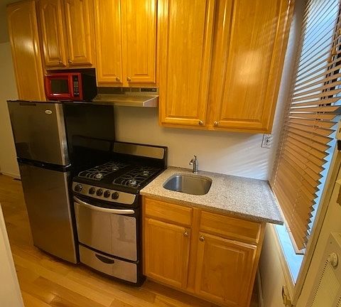 2nd image of 520 E 6th St #1A