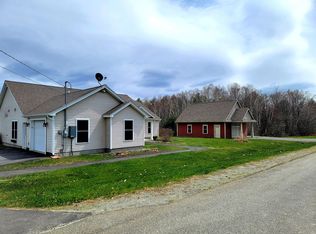 10 Fairway Dr, Oakland, ME 04963