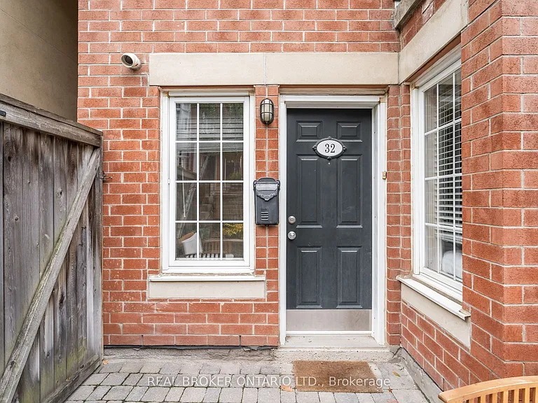 11 Niagara St W #32 — Photo 7