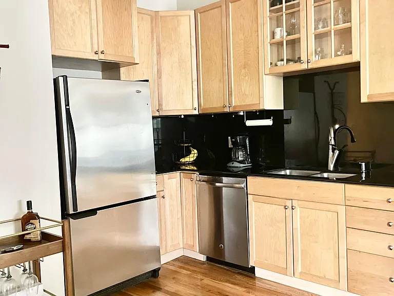3347 N Clark St #2E — Photo 6