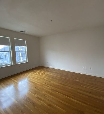 4th image of 16 Brooks Park APT 8
