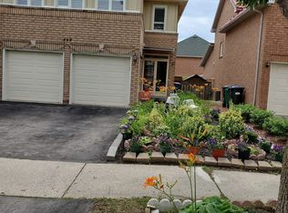 552 Ravenstone Ct, Mississauga, ON L5R 3J4