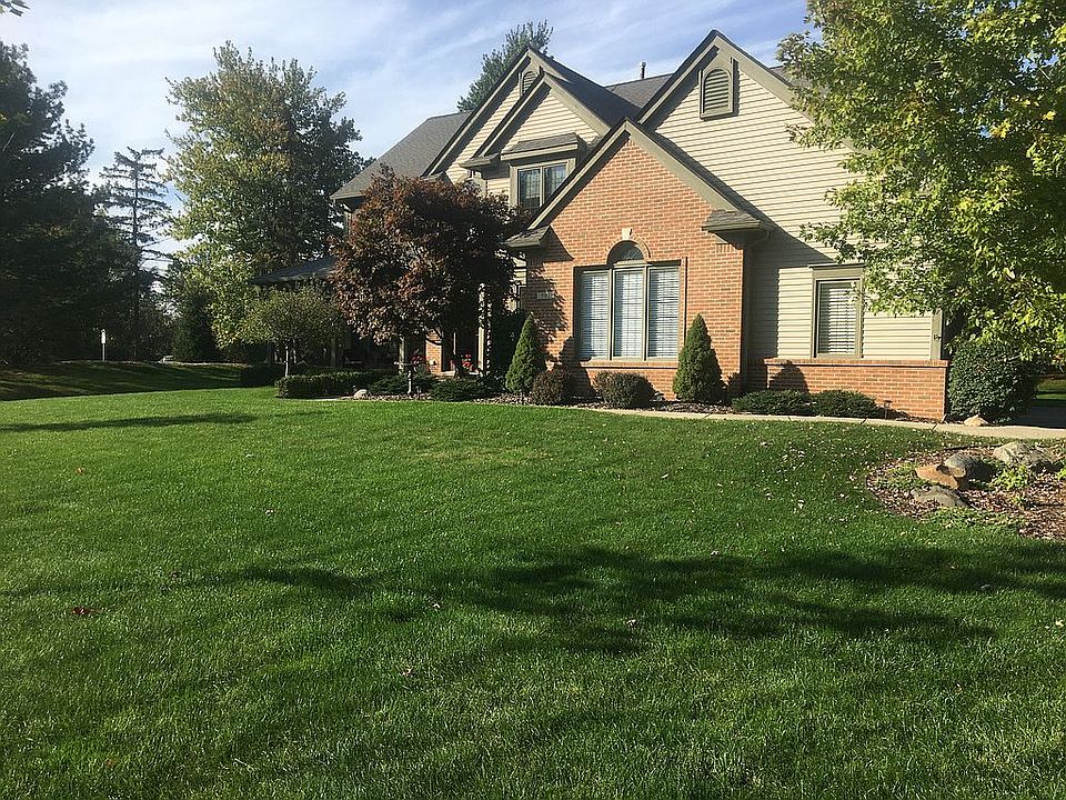 2nd image of 901 Winding Way