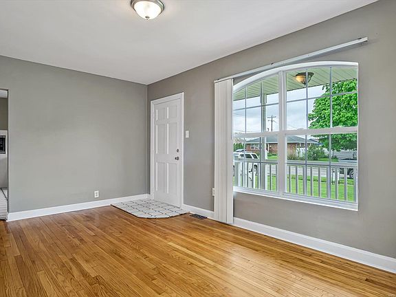 5th image of 1512 Clark Ave