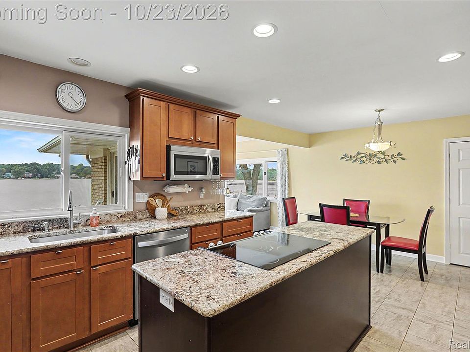 98 Edgelake Dr, photo 8
