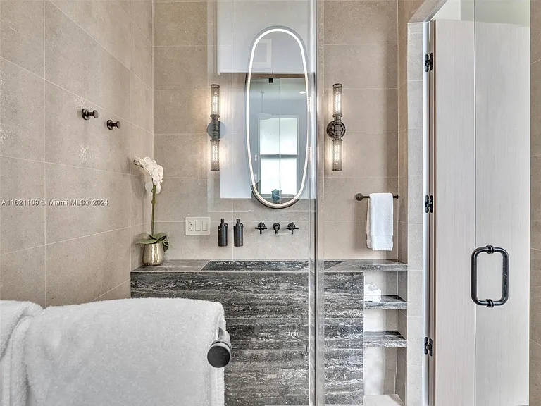 250 NW 23rd St #410 — Photo 23