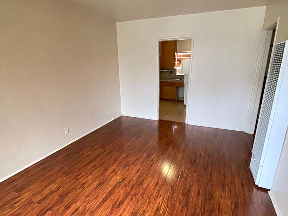 4th image of 111 E 78th St #107