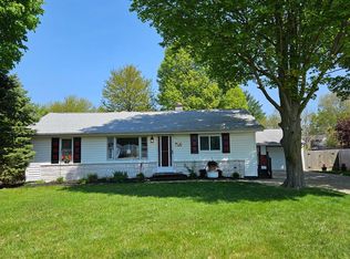 710 Oak Park Dr, Fenton, MI 48430