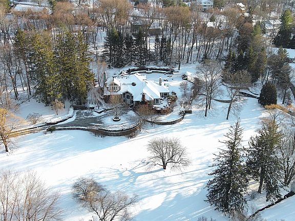 2nd image of 150 Old Farm Road N