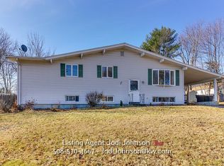 11 Richard Rd, Medway, MA 02053