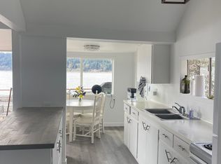 28321 Manzanita Beach Rd SW, Vashon, WA 98070