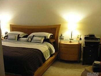 5th image of 372 Clubhouse Ct