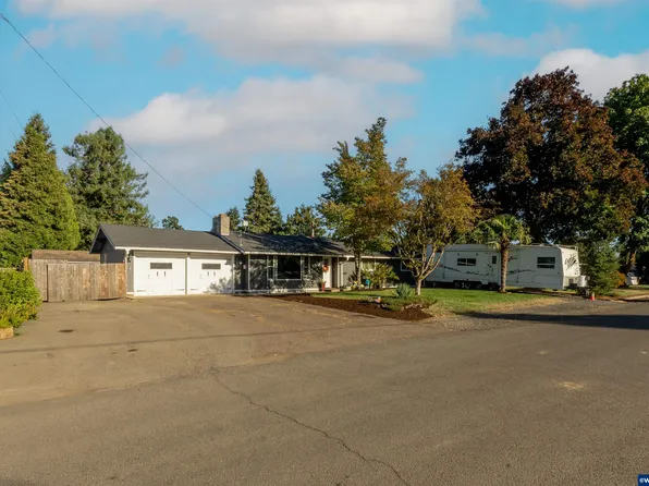 170 SE Pleasant Dr, Dallas, OR 97338