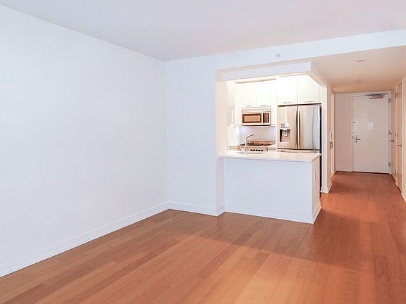 4th image of 227 W 77th St APT 10L