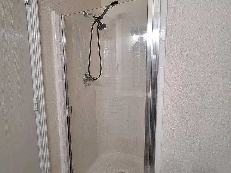 208 Iris Ln — Photo 12