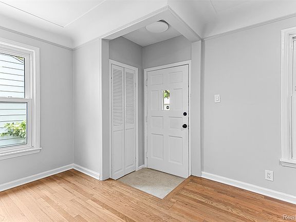 3rd image of 26396 Pennie St