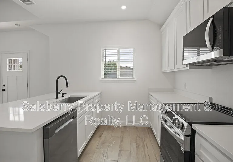 338 S 3rd St — Photo 11