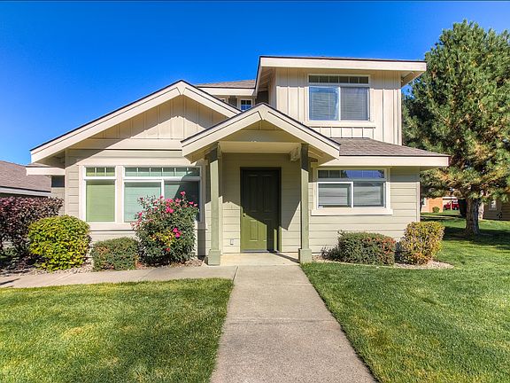 2 story townhouse. Short term lease available from 4 months to 12 months