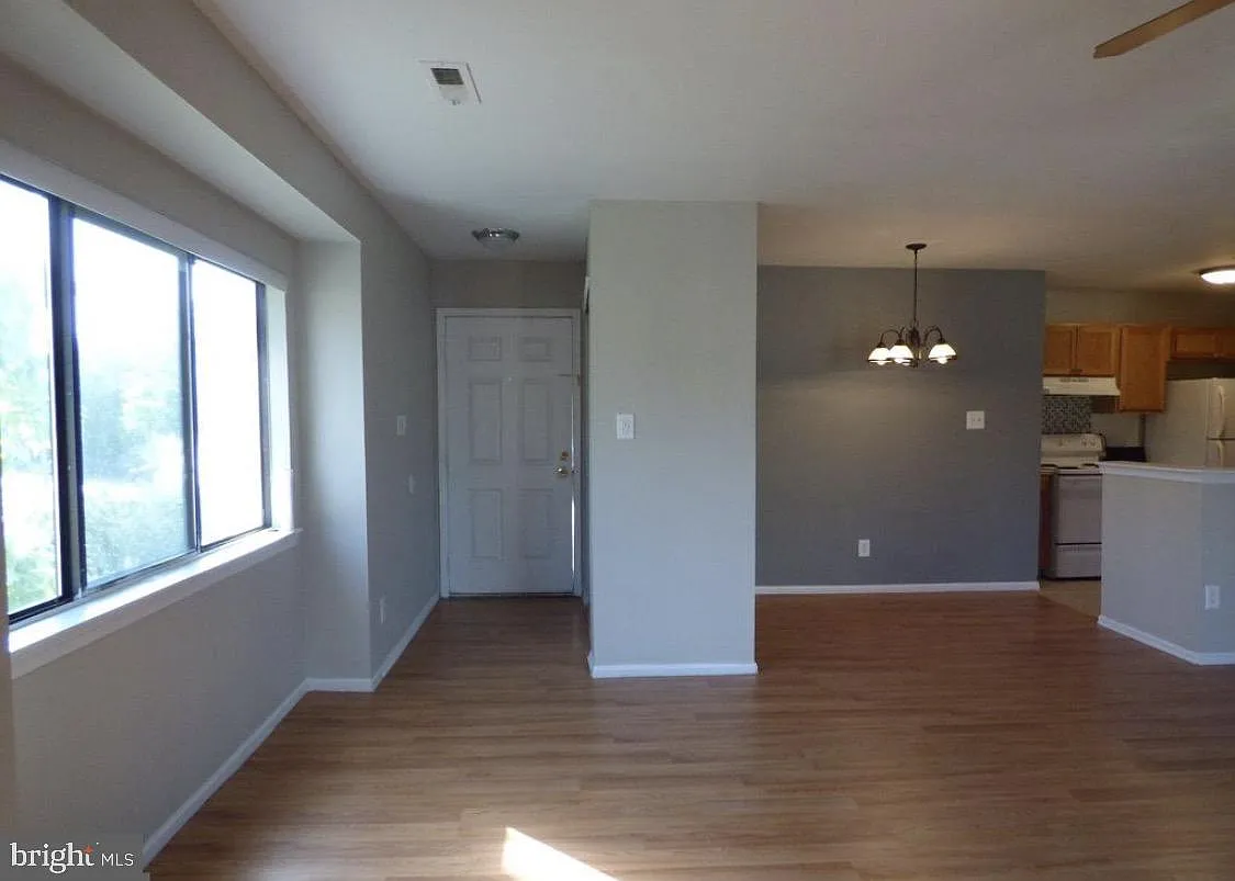 2 bed, 1112 sqft, $2,000 — Photo 3