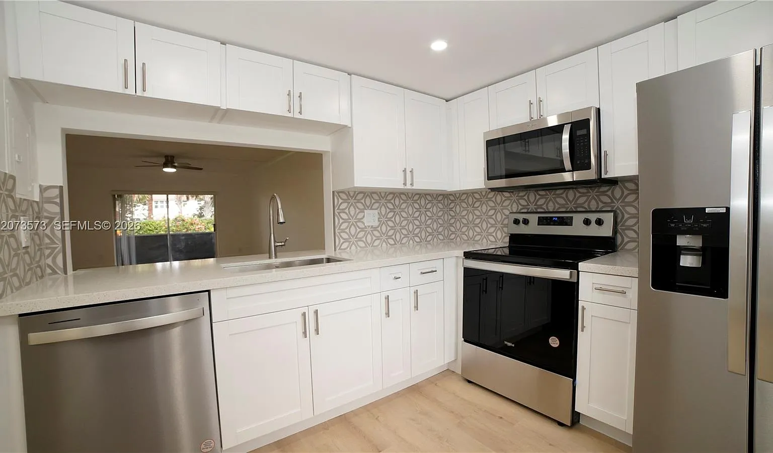 Crystal Greens Condo — Photo 4
