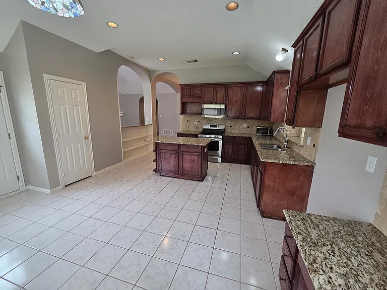 1344 Wentworth Dr — Photo 8