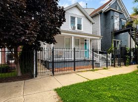 1830 N Mozart St, Chicago, IL