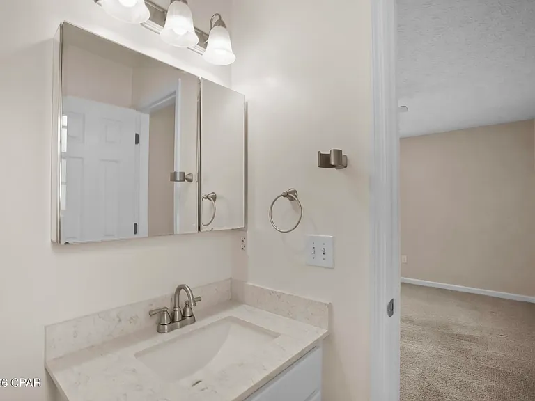 1815 Foster Ave — Photo 24