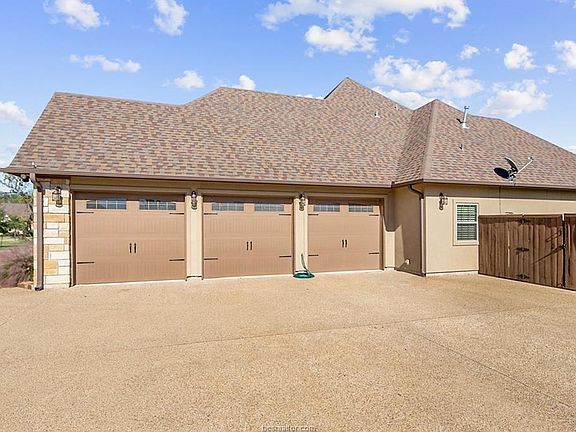 3rd image of 2403 Lancaster Ct