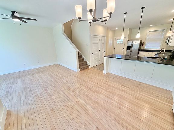 5th image of 111 Grey Rock Rd Unit 114