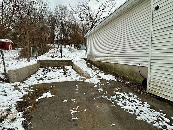 4th image of 1031 Spruce St